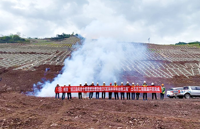 綏江C區(qū)場(chǎng)地變形治理工程項(xiàng)目土石方工程圓滿(mǎn)完成開(kāi)挖1小圖.jpg